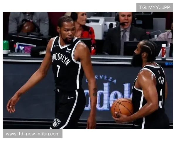 爱德华兹赛后暖心送球衣！狼王圈粉又赢球